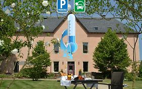 HÔTEL LA FERME DE BOURRAN - RODEZ - parking privé avec bornes pour voitures électriques